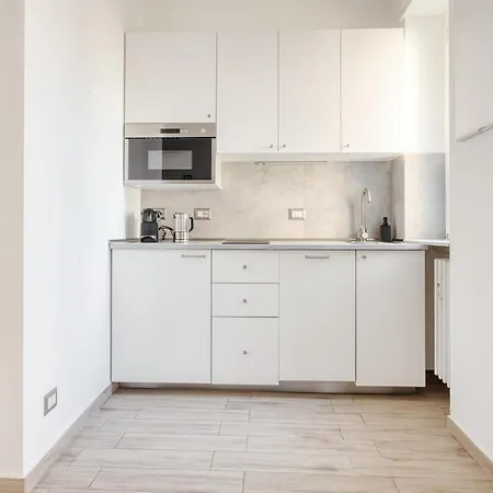 Just Urban - Bright Flat Solari Area - 2 Min Metro M4 Apartament